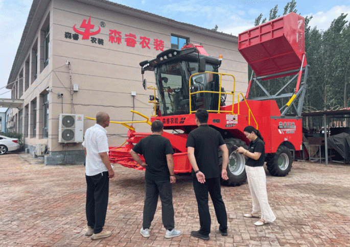 Customers Are Welcome to Visit Our Company and Inspect the 4QZ-3000B Self-propelled Silage Machine！