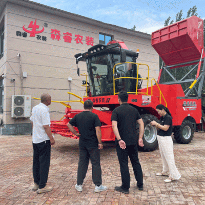 ¡Los clientes pueden visitar nuestra empresa e inspeccionar la máquina de ensilado autopropulsada 4QZ-3000B!