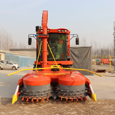 Cosechadora de forraje autopropulsada de 2.620 m en venta