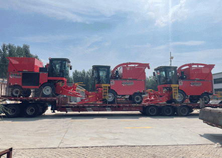 Crafted With Dedication, Bound For The Customer! Senrui Silage Harvesters Are Being Loaded And Shipped In Bulk.