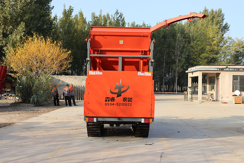 Cosechadora de ensilaje autopropulsada