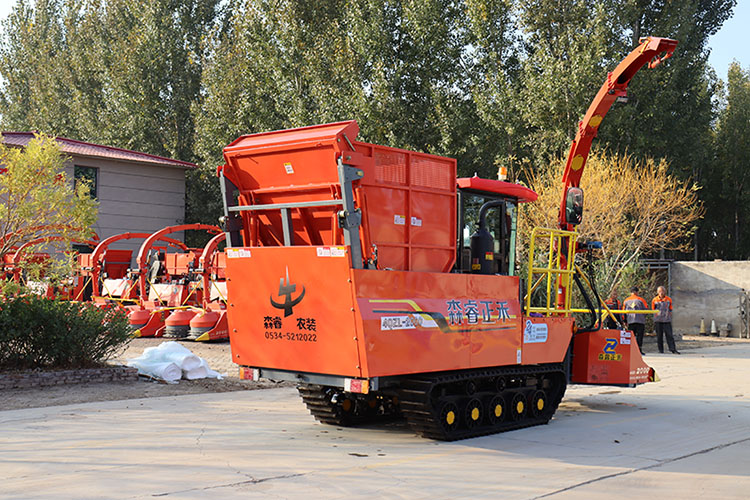 Cosechadora de ensilaje autopropulsada