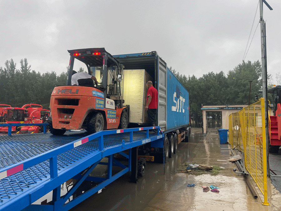 ¡Máquina de ensilado sobre orugas, el envío de contenedores comienza de forma segura! ¡Máquina de ensilado sobre orugas, el envío de contenedores comienza de forma segura!