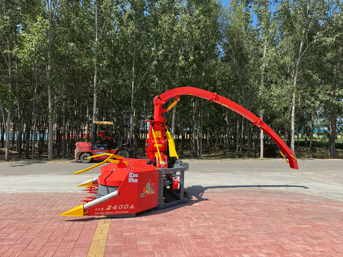 Máy gặt thức ăn gia súc đeo lưng màu xanh lá cây 2220mm Máy gặt thức ăn gia súc đeo lưng màu xanh lá cây 2220mm