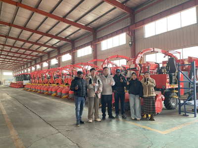 We Warmly Welcome Our International Customers to Visit Us And Witness Our Strength in Intelligent Silage Harvester Manufacturing！