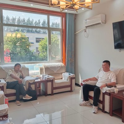 Bienvenidos clientes de Yunnan a nuestra empresa para realizar pedidos de cosechadora de forraje verde autopropulsada 4Qz-2000