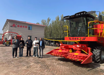 We Welcome Customers To Visit Our Company!We Are a Source Manufacturer Of Silage Harvesters.