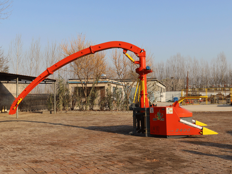 डीजल इंजन सहित 2.220 मीटर लंबी माउंटेड साइलेज चॉपर मशीन