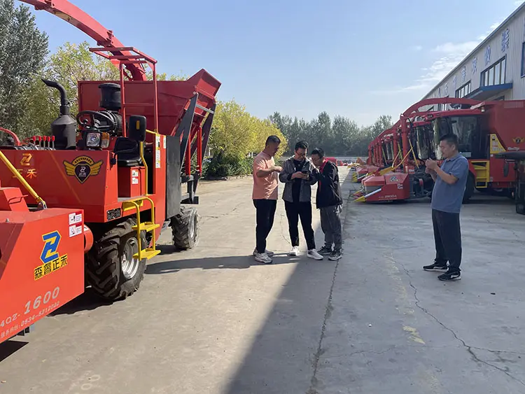 Khách hàng ghé thăm photos.jpg Khách hàng ghé thăm photos.jpg