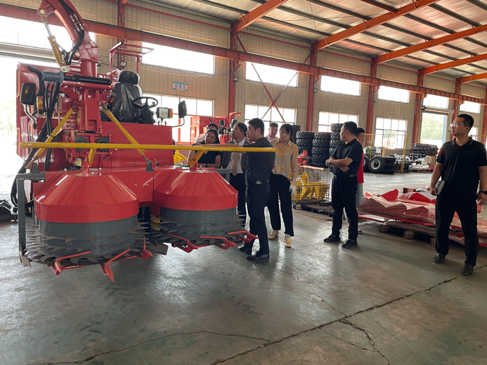 ¡Bienvenidos líderes a visitar nuestra empresa! ¡Bienvenidos líderes a visitar nuestra empresa!