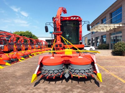 Picadora de ensilaje autopropulsada de 2.220 m a la venta