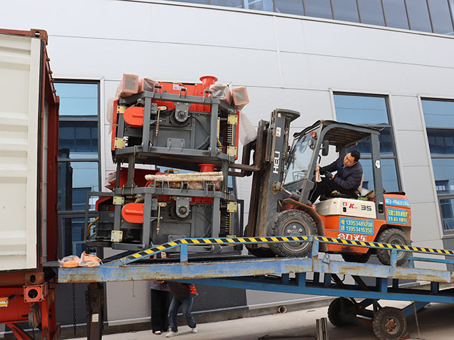 सेनरुई सिलेज मशीन ने वैश्विक कृषि के विकास में मदद करने के लिए एक नई यात्रा शुरू की है! सेनरुई सिलेज मशीन ने वैश्विक कृषि के विकास में मदद करने के लिए एक नई यात्रा शुरू की है!