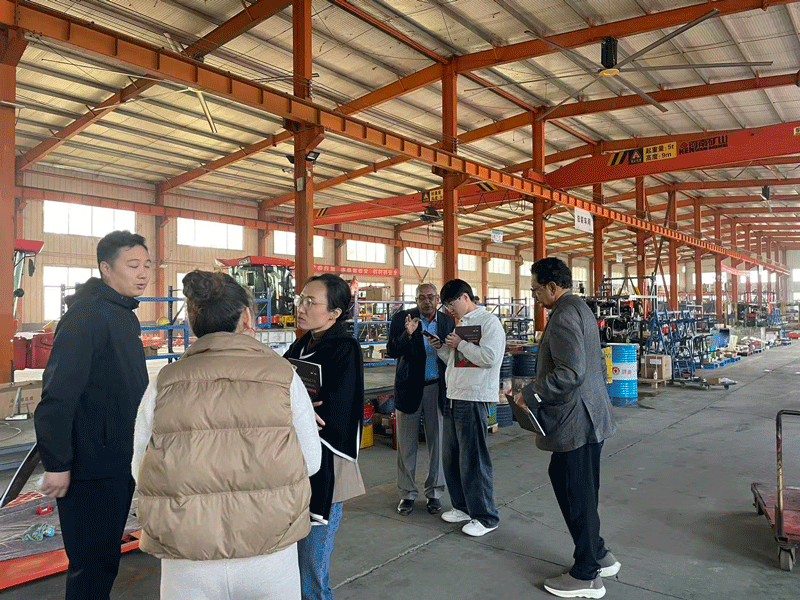 We Welcome Customers To Visit Our Company!We Are a Source Manufacturer Of Silage Harvesters.