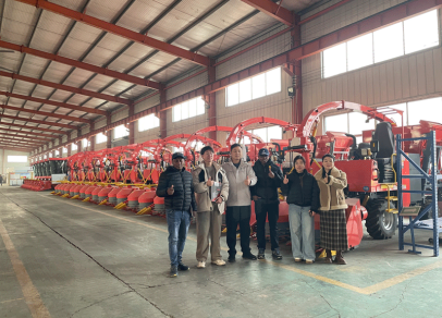 We Warmly Welcome Our International Customers to Visit Us And Witness Our Strength in Intelligent Silage Harvester Manufacturing！