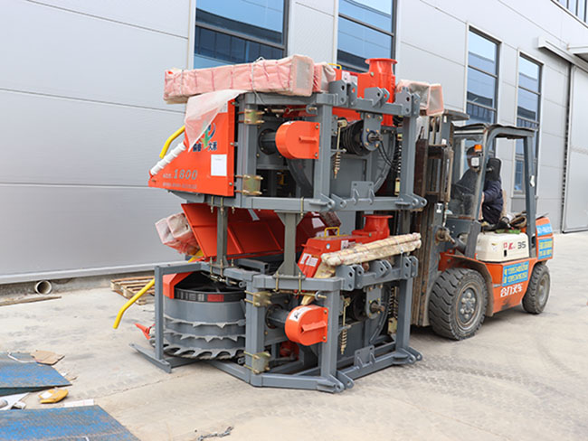 सेनरुई सिलेज मशीन ने वैश्विक कृषि के विकास में मदद करने के लिए एक नई यात्रा शुरू की है! सेनरुई सिलेज मशीन ने वैश्विक कृषि के विकास में मदद करने के लिए एक नई यात्रा शुरू की है!