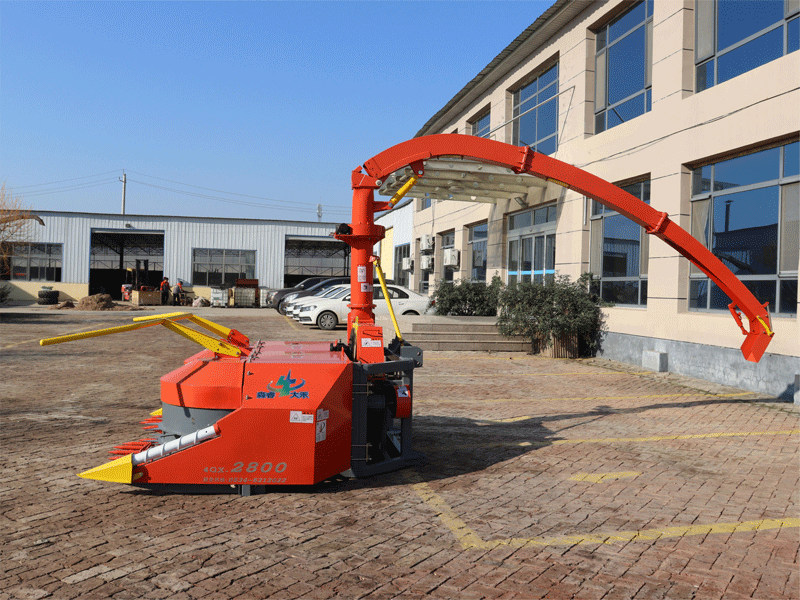 सीई प्रमाणन के साथ 2620 मिमी प्रीमियम गुणवत्ता वाली डीजल इंजन साइलेज मशीन