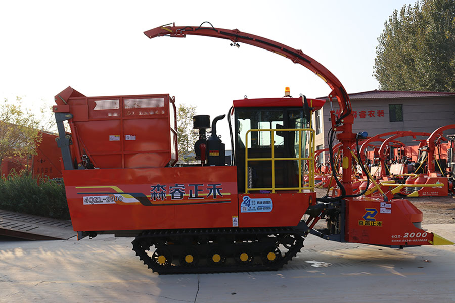 Máquina de almacenamiento verde sobre orugas