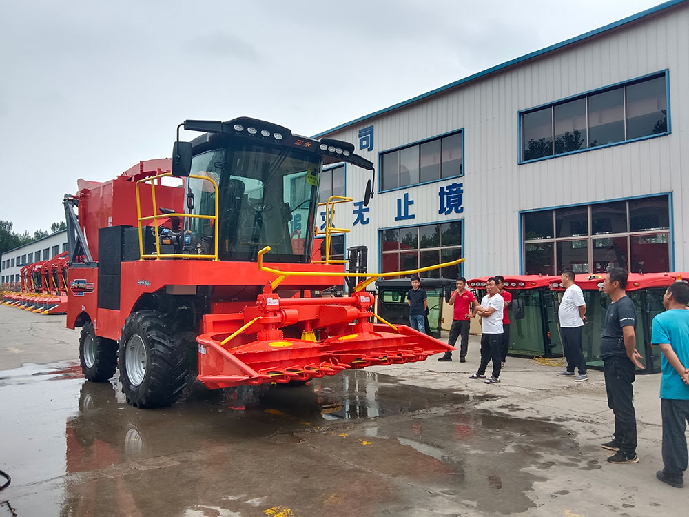 Sơn Tây nồng nhiệt chào đón khách hàng đến công ty đặt mua máy thu hoạch thức ăn xanh Sơn Tây nồng nhiệt chào đón khách hàng đến công ty đặt mua máy thu hoạch thức ăn xanh