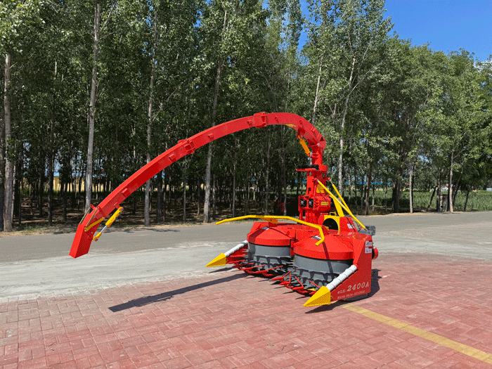 Máy gặt thức ăn gia súc đeo lưng màu xanh lá cây 2220mm
