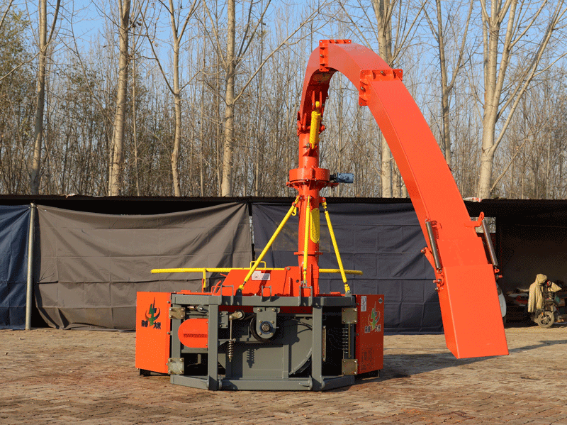 डीजल इंजन सहित 2.220 मीटर लंबी माउंटेड साइलेज चॉपर मशीन