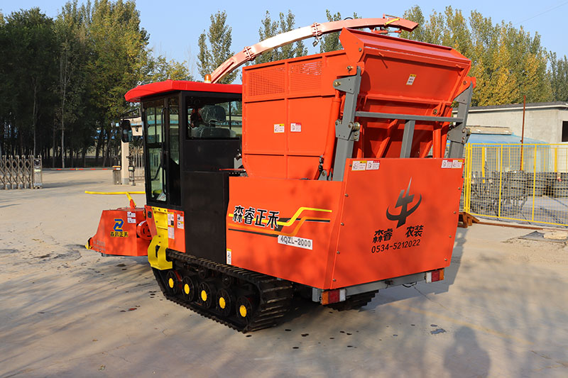 Máy thu hoạch thức ăn gia súc thu thập thông tin