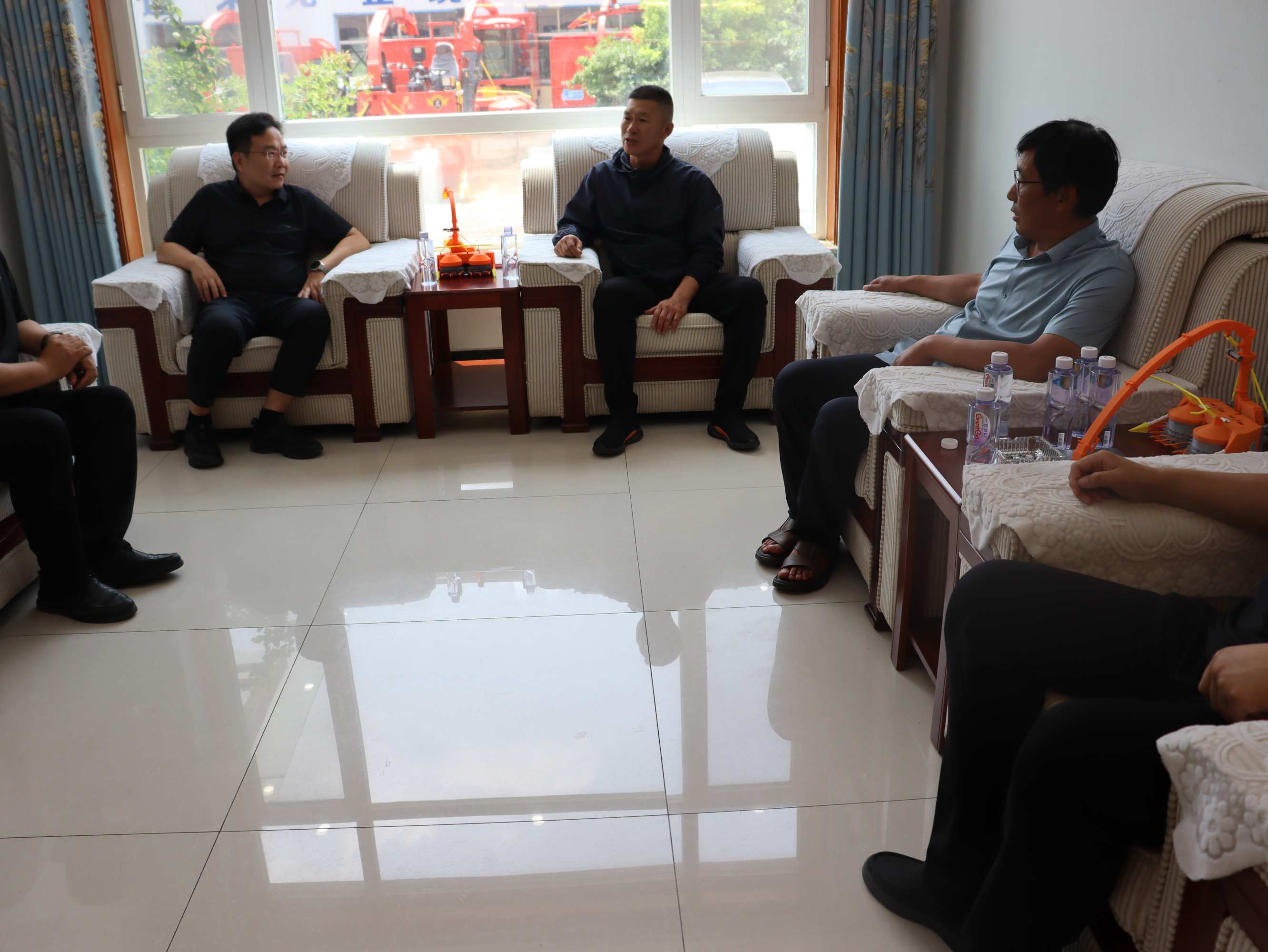 ¡Damos una cálida bienvenida a los clientes para que visiten nuestra empresa! ¡Damos una cálida bienvenida a los clientes para que visiten nuestra empresa!