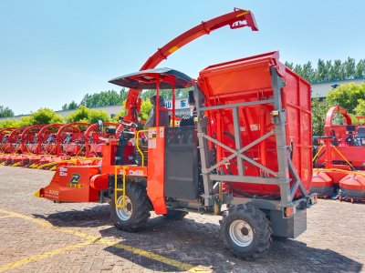 Máy thu hoạch thức ăn thô xanh bằng ngô 2.020m
