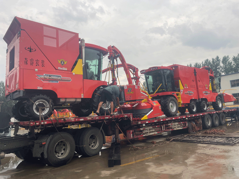 ¡Carga y envío, cargadora de ensilaje autopropulsada Senrui de 2,8 m! ¡Carga y envío, cargadora de ensilaje autopropulsada Senrui de 2,8 m!