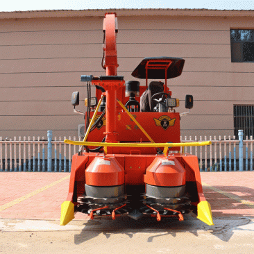 Nguồn cung cấp từ nhà máy Máy thu hoạch thức ăn ủ chua từ thân cây ngô tự hành chạy dầu diesel 4Qz-1600 hiệu suất cao 175Hp phù hợp cho thức ăn chăn nuôi
